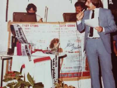 Il successo radiofonico gli ha permesso anche di condurre spettacoli. �C�� stato un periodo in cui, con Enzo Zambetta, eravamo in giro ogni sera: con �CantaPuglia�, �Miss Bari� o �Miss Puglia�� 